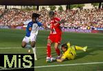 12.08.2025, Fussball Bundesliga 2025/2026, Freundschaftsspiel, Grasshopper Club Zrich - FC Bayern Mnchen - im Stadion am Letzigrund, Zrich (Schweiz). v.li: Imourane Hassane (Grasshopper Club Zrich) gegen Luis Diaz (FC Bayern Mnchen) und Torwart Nicolas Glaus (Grasshopper Club Zrich) 