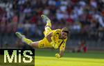 12.08.2025, Fussball Bundesliga 2025/2026, Freundschaftsspiel, Grasshopper Club Zrich - FC Bayern Mnchen - im Stadion am Letzigrund, Zrich (Schweiz). Justin Hammel (Grasshopper Club Zrich) fliegt durch den Strafraum.