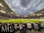 16.08.2025, Fussball Bundesliga 2025/2026, Franz-Beckenbauer-Supercup, VfB Stuttgart - FC Bayern Mnchen, in der MHP-Arena (Stuttgart). bersicht Stadion. Fotografen und Fotografinnen am Spielfeldrand 
