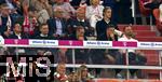 22.08.2025, Fussball Bundesliga 2025/2026, 1.Spieltag, FC Bayern Mnchen - RB Leipzig, in der Allianz-Arena Mnchen, Konsternierte Leipziger Vereinsfhrung in der ersten Reihe der Ehrentribne, v.re: Geschftsfhrer Sport Marcel Schfer (RB Leipzig), Mario Gomez (Technischer Direktor Red Bull Soccer), Geschftsfhrer und Vorstandsvorsitzende Oliver Mintzlaff (RB Leipzig), Sportdirektor Markus Krsche (RB Leipzig)   
