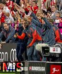 22.08.2025, Fussball Bundesliga 2025/2026, 1.Spieltag, FC Bayern Mnchen - RB Leipzig, in der Allianz-Arena Mnchen, Freude und Applaus der Bayern-Bank bei einem Tor, Sportdirektor Christoph Freund (Bayern Mnchen), Co-Trainer Floribert Ngalula (FC Bayern Mnchen, NGalula) 