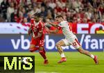 22.08.2025, Fussball Bundesliga 2025/2026, 1.Spieltag, FC Bayern Mnchen - RB Leipzig, in der Allianz-Arena Mnchen, v.li: Michael Olise (FC Bayern Mnchen) gegen David Raum (RB Leipzig) 