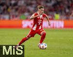 22.08.2025, Fussball Bundesliga 2025/2026, 1.Spieltag, FC Bayern Mnchen - RB Leipzig, in der Allianz-Arena Mnchen, Lennart Karl (FC Bayern Mnchen) am Ball  
