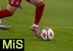 22.08.2025, Fussball Bundesliga 2025/2026, 1.Spieltag, FC Bayern Mnchen - RB Leipzig, in der Allianz-Arena Mnchen, Spieler mit NIKE-Schuhen am Ball.