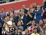 22.08.2025, Fussball Bundesliga 2025/2026, 1.Spieltag, FC Bayern Mnchen - RB Leipzig, in der Allianz-Arena Mnchen, Freude und Applaus der Bayernverantwortlichen bei einem Tor, Prsident Herbert Hainer (FC Bayern), Ehren-Prsident Uli Hoene (FC Bayern Mnchen, Hoeness), Vorstandsvorsitzender Jan-Christian Dreesen (FC Bayern Mnchen), Sportvorstand Max Eberl (Bayern Mnchen), 