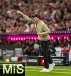 22.08.2025, Fussball Bundesliga 2025/2026, 1.Spieltag, FC Bayern Mnchen - RB Leipzig, in der Allianz-Arena Mnchen, Trainer Ole Werner (RB Leipzig) gibt lautstark Anweisungen an der Seitenlinie.