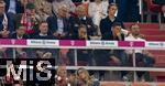 22.08.2025, Fussball Bundesliga 2025/2026, 1.Spieltag, FC Bayern Mnchen - RB Leipzig, in der Allianz-Arena Mnchen, Konsternierte Leipziger Vereinsfhrung in der ersten Reihe der Ehrentribne, v.re: Geschftsfhrer Sport Marcel Schfer (RB Leipzig), Mario Gomez (Technischer Direktor Red Bull Soccer), Geschftsfhrer und Vorstandsvorsitzende Oliver Mintzlaff (RB Leipzig), Sportdirektor Markus Krsche (RB Leipzig)  
