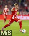22.08.2025, Fussball Bundesliga 2025/2026, 1.Spieltag, FC Bayern Mnchen - RB Leipzig, in der Allianz-Arena Mnchen, Lennart Karl (FC Bayern Mnchen) am Ball 