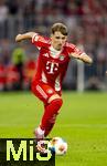 22.08.2025, Fussball Bundesliga 2025/2026, 1.Spieltag, FC Bayern Mnchen - RB Leipzig, in der Allianz-Arena Mnchen, Lennart Karl (FC Bayern Mnchen) am Ball  