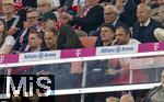 22.08.2025, Fussball Bundesliga 2025/2026, 1.Spieltag, FC Bayern Mnchen - RB Leipzig, in der Allianz-Arena Mnchen, Konsternierte Leipziger Vereinsfhrung in der ersten Reihe der Ehrentribne, v.re: Geschftsfhrer Sport Marcel Schfer (RB Leipzig), Mario Gomez (Technischer Direktor Red Bull Soccer), Geschftsfhrer und Vorstandsvorsitzende Oliver Mintzlaff (RB Leipzig), Sportdirektor Markus Krsche (RB Leipzig)   
