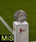 22.08.2025, Fussball Bundesliga 2025/2026, 1.Spieltag, FC Bayern Mnchen - RB Leipzig, in der Allianz-Arena Mnchen, Erffnungsfeier der Saison 2025/26. Am Spielfeldrand steht die Meisterschale auf der Stele.  
