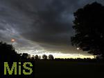 04.09.2025, Bad Wrishofen, Unterallgu, bedrohliche Gewitterwolken am Himmel ber der Kurstadt Bad Wrishofen (Bayern).  