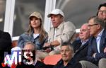 06.09.2025, Google-Pixel Frauenfussball Bundesliga 2025/2026, 1.Spieltag, FC Bayern Mnchen - Bayer 04 Leverkusen, in der Allianz-Arena Mnchen, Lothar Mattus (Deutschland) mit Freundin

