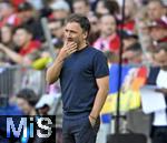 06.09.2025, Google-Pixel Frauenfussball Bundesliga 2025/2026, 1.Spieltag, FC Bayern Mnchen - Bayer 04 Leverkusen, in der Allianz-Arena Mnchen, Trainer Jose Barcala (FC Bayern Mnchen) 

Korrektur
