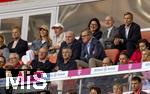 06.09.2025, Google-Pixel Frauenfussball Bundesliga 2025/2026, 1.Spieltag, FC Bayern Mnchen - Bayer 04 Leverkusen, in der Allianz-Arena Mnchen, Ehrentribne mit Lothar Matthus und Freundin Theresa Sommer. Prsident Herbert Hainer (FC Bayern), Ehren-Prsident Uli Hoene (FC Bayern Mnchen, Hoeness), Vorstandsvorsitzender Jan-Christian Dreesen (FC Bayern Mnchen), DFB Prsident Bernd Neuendorf (Deutschland), 


