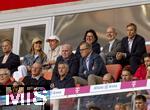 06.09.2025, Google-Pixel Frauenfussball Bundesliga 2025/2026, 1.Spieltag, FC Bayern Mnchen - Bayer 04 Leverkusen, in der Allianz-Arena Mnchen, Ehrentribne mit Lothar Matthus und Freundin Theresa Sommer. Prsident Herbert Hainer (FC Bayern), Ehren-Prsident Uli Hoene (FC Bayern Mnchen, Hoeness), Vorstandsvorsitzender Jan-Christian Dreesen (FC Bayern Mnchen), DFB Prsident Bernd Neuendorf (Deutschland), 

