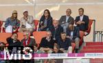 06.09.2025, Google-Pixel Frauenfussball Bundesliga 2025/2026, 1.Spieltag, FC Bayern Mnchen - Bayer 04 Leverkusen, in der Allianz-Arena Mnchen, Ehrentribne mit Lothar Matthus und Freundin Theresa Sommer. Prsident Herbert Hainer (FC Bayern), Ehren-Prsident Uli Hoene (FC Bayern Mnchen, Hoeness), Vorstandsvorsitzender Jan-Christian Dreesen (FC Bayern Mnchen), DFB Prsident Bernd Neuendorf (Deutschland), 

