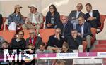 06.09.2025, Google-Pixel Frauenfussball Bundesliga 2025/2026, 1.Spieltag, FC Bayern Mnchen - Bayer 04 Leverkusen, in der Allianz-Arena Mnchen, Ehrentribne mit Lothar Matthus und Freundin Theresa Sommer. Prsident Herbert Hainer (FC Bayern), Ehren-Prsident Uli Hoene (FC Bayern Mnchen, Hoeness), Vorstandsvorsitzender Jan-Christian Dreesen (FC Bayern Mnchen), DFB Prsident Bernd Neuendorf (Deutschland), 

