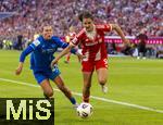06.09.2025, Google-Pixel Frauenfussball Bundesliga 2025/2026, 1.Spieltag, FC Bayern Mnchen - Bayer 04 Leverkusen, in der Allianz-Arena Mnchen, v.li: Carlotta Wamser (Leverkusen) gegen Jovana Damnjanovic (FC Bayern Mnchen) 

