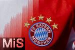 06.09.2025, Google-Pixel Frauenfussball Bundesliga 2025/2026, 1.Spieltag, FC Bayern Mnchen - Bayer 04 Leverkusen, in der Allianz-Arena Mnchen, Bayerntrikot (Herrenmannschaft) wird auf der Esplanade ausgestellt 
