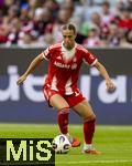 06.09.2025, Google-Pixel Frauenfussball Bundesliga 2025/2026, 1.Spieltag, FC Bayern Mnchen - Bayer 04 Leverkusen, in der Allianz-Arena Mnchen, Klara Bhl (FC Bayern Mnchen) am Ball 

