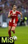 06.09.2025, Google-Pixel Frauenfussball Bundesliga 2025/2026, 1.Spieltag, FC Bayern Mnchen - Bayer 04 Leverkusen, in der Allianz-Arena Mnchen, Franziska Kett (FC Bayern Mnchen) am Ball 


