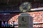 06.09.2025, Google-Pixel Frauenfussball Bundesliga 2025/2026, 1.Spieltag, FC Bayern Mnchen - Bayer 04 Leverkusen, in der Allianz-Arena Mnchen,  Die Meisterschale, die Trophe steht auf der Stele bereit.

