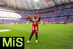 06.09.2025, Google-Pixel Frauenfussball Bundesliga 2025/2026, 1.Spieltag, FC Bayern Mnchen - Bayer 04 Leverkusen, in der Allianz-Arena Mnchen, FC Bayern-Maskottchen MIA auf dem Rasen.

