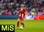 06.09.2025, Google-Pixel Frauenfussball Bundesliga 2025/2026, 1.Spieltag, FC Bayern Mnchen - Bayer 04 Leverkusen, in der Allianz-Arena Mnchen, Franziska Kett (FC Bayern Mnchen) am Ball 

