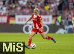 06.09.2025, Google-Pixel Frauenfussball Bundesliga 2025/2026, 1.Spieltag, FC Bayern Mnchen - Bayer 04 Leverkusen, in der Allianz-Arena Mnchen, Carolin Simon (FC Bayern Mnchen) am Ball 

