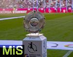 06.09.2025, Google-Pixel Frauenfussball Bundesliga 2025/2026, 1.Spieltag, FC Bayern Mnchen - Bayer 04 Leverkusen, in der Allianz-Arena Mnchen,  Die Meisterschale, die Trophe steht auf der Stele bereit.

