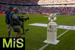 06.09.2025, Google-Pixel Frauenfussball Bundesliga 2025/2026, 1.Spieltag, FC Bayern Mnchen - Bayer 04 Leverkusen, in der Allianz-Arena Mnchen,  Die Meisterschale, die Trophe steht auf der Stele bereit.

