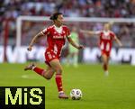 06.09.2025, Google-Pixel Frauenfussball Bundesliga 2025/2026, 1.Spieltag, FC Bayern Mnchen - Bayer 04 Leverkusen, in der Allianz-Arena Mnchen, Momoko Tanikawa (FC Bayern Mnchen) am Ball 

