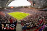 06.09.2025, Google-Pixel Frauenfussball Bundesliga 2025/2026, 1.Spieltag, FC Bayern Mnchen - Bayer 04 Leverkusen, in der Allianz-Arena Mnchen, 57.762 Zuschauer in der Allianz-Arena, ein historischer Zuschauerrekord in der Frauen-Fussballbundesliga in Deutschland.   


