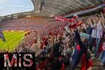 06.09.2025, Google-Pixel Frauenfussball Bundesliga 2025/2026, 1.Spieltag, FC Bayern Mnchen - Bayer 04 Leverkusen, in der Allianz-Arena Mnchen, 57.762 Zuschauer in der Allianz-Arena, ein historischer Zuschauerrekord in der Frauen-Fussballbundesliga in Deutschland.   

