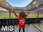 06.09.2025, Google-Pixel Frauenfussball Bundesliga 2025/2026, 1.Spieltag, FC Bayern Mnchen - Bayer 04 Leverkusen, in der Allianz-Arena Mnchen, FC Bayern-Maskottchen MIA hinter dem Tor 
