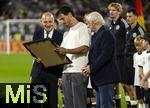 07.09.2025, Fussball WM-Qualifikation Europa 2025/26, 6.Spieltag,  Deutschland - Nordirland, im Rhein-Energie-Stadion Kln,  Offizielle Verabschiedung von Ex-Nationalspieler Mats Hummels (mitte), li: DFB Prsident Bernd Neuendorf (Deutschland), re: Sportdirektor Rudi Vller (Deutschland) 