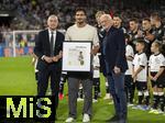 07.09.2025, Fussball WM-Qualifikation Europa 2025/26, 6.Spieltag,  Deutschland - Nordirland, im Rhein-Energie-Stadion Kln,  Offizielle Verabschiedung von Ex-Nationalspieler Mats Hummels (mitte), li: DFB Prsident Bernd Neuendorf (Deutschland), re: Sportdirektor Rudi Vller (Deutschland) 