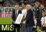 07.09.2025, Fussball WM-Qualifikation Europa 2025/26, 6.Spieltag,  Deutschland - Nordirland, im Rhein-Energie-Stadion Kln,  Offizielle Verabschiedung von Ex-Nationalspieler Mats Hummels (mitte), li: DFB Prsident Bernd Neuendorf (Deutschland), re: Sportdirektor Rudi Vller (Deutschland) 