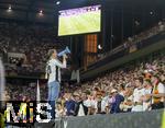07.09.2025, Fussball WM-Qualifikation Europa 2025/26, 6.Spieltag,  Deutschland - Nordirland, im Rhein-Energie-Stadion Kln, Einpeitscher der Deutschen Fanclubvereinigung versucht die Kurve mit den deutschen Fans in Stimmung zu bringen.