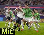 07.09.2025, Fussball WM-Qualifikation Europa 2025/26, 6.Spieltag,  Deutschland - Nordirland, im Rhein-Energie-Stadion Kln, von links:  Pascal Gross (Deutschland) gegen Conor Bradley (Nordirland)
