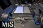 10.09.2025, Messe Mnchen IAA Mobility 2025 in Mnchen im Messegelnde Riem.  Fahrzeug-Batteriehersteller CATL mit der Freevoy Dual Power Batterie in einem Fahrzeugunterboden, Sie kombiniert zwei Energiesysteme in einem Batteriepaket: Ein Hauptbereich liefert Leistung fr den Normalbetrieb, whrend ein zweiter Teil als Reichweitenreserve dient. Dabei kommen unterschiedliche Zelltypen zum Einsatz, um die jeweiligen Vorteile ? hohe Energiedichte und schnelle Leistungsabgabe ? gezielt zu nutzen. 