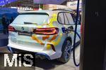 10.09.2025, Messe Mnchen IAA Mobility 2025 in Mnchen im Messegelnde Riem.  Am Stand von BMW steht ein Wasserstoff-Auto zur Demonstration bereit. BMW iX5 Hydrogen