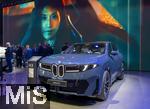 10.09.2025, Messe Mnchen IAA Mobility 2025 in Mnchen im Messegelnde Riem.  Am Stand von BMW steht eine aktelle Neuentwicklung, der iX3 in Blau, das Fahrzeug darf nicht besichtigt werden und ist strengstens abgeschirmt. 