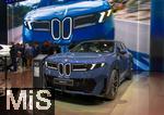 10.09.2025, Messe Mnchen IAA Mobility 2025 in Mnchen im Messegelnde Riem.  Am Stand von BMW steht eine aktelle Neuentwicklung, der iX3 in Blau, das Fahrzeug darf nicht besichtigt werden und ist strengstens abgeschirmt. 