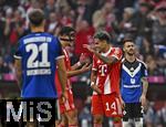 13.09.2025, Fussball Bundesliga 2025/2026, 3.Spieltag, FC Bayern Mnchen - Hamburger SV in der Allianz-Arena Mnchen,  Aleksandar Pavlovic (Bayern Mnchen)  und Luis Diaz (FC Bayern Mnchen) jubeln.


