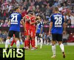 13.09.2025, Fussball Bundesliga 2025/2026, 3.Spieltag, FC Bayern Mnchen - Hamburger SV in der Allianz-Arena Mnchen,  v.l. Aleksandar Pavlovic (Bayern Mnchen)  und Luis Diaz (FC Bayern Mnchen) jubeln.


