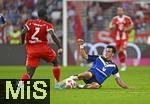 13.09.2025, Fussball Bundesliga 2025/2026, 3.Spieltag, FC Bayern Mnchen - Hamburger SV in der Allianz-Arena Mnchen,  v.l. Dayot Upamecano (FC Bayern Mnchen) gegen Nicolas Capaldo (Hamburger SV) 


