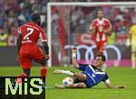 13.09.2025, Fussball Bundesliga 2025/2026, 3.Spieltag, FC Bayern Mnchen - Hamburger SV in der Allianz-Arena Mnchen,  v.l. Dayot Upamecano (FC Bayern Mnchen) gegen Nicolas Capaldo (Hamburger SV) 


