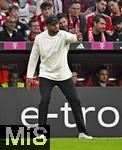13.09.2025, Fussball Bundesliga 2025/2026, 3.Spieltag, FC Bayern Mnchen - Hamburger SV in der Allianz-Arena Mnchen,  
Trainer Vincent Kompany (FC Bayern Mnchen) gestikuliert,

